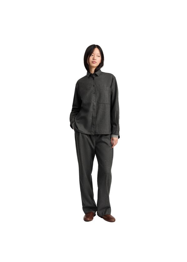 AIAYU Lynette Shirt Fine Wool - Dark Grey Model