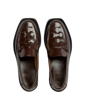 Slip-on loafer with interwoven front detail, crafted in full-grain calf leather and calf leather lining. Handsewn using the traditional moccasin construction. The outsole is stitched to the upper for extra flexibility and durability. Available in two sole variations: Classic Leather Sole - finished with a traditional leather outsole, reflecting timeless craftsmanship. Vibram Rubber Sole - a rubber sole layered over the leather base, designed for enhanced grip and durability in varied conditions. HEREU Nombela - Brown